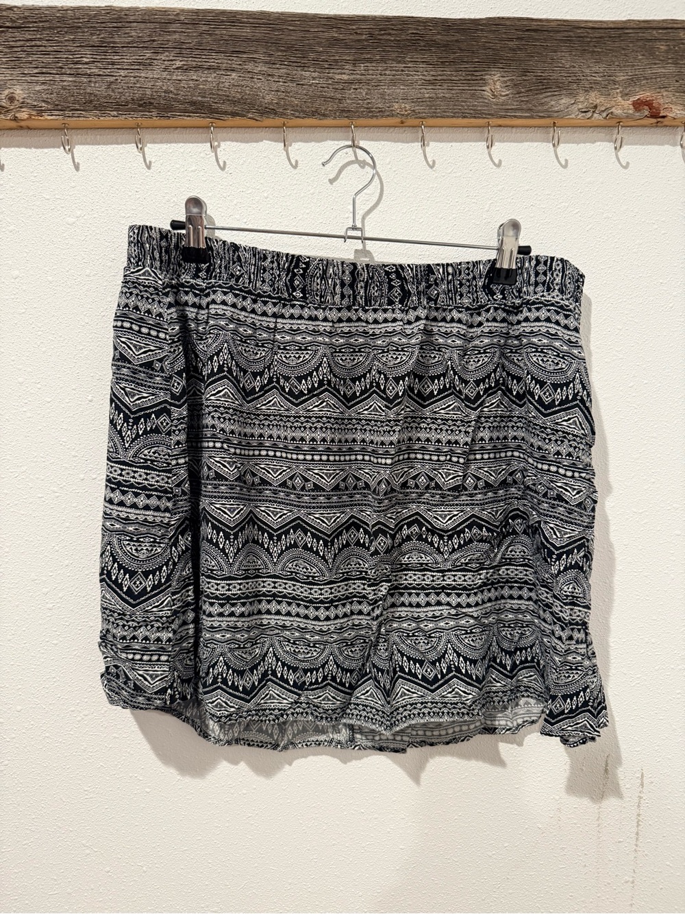 Black & White Aztec Print Elastic-Waist Mini Skirt